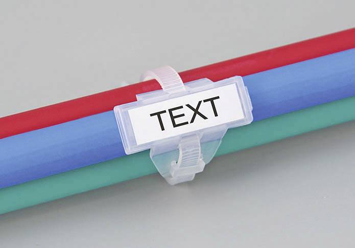 Drei unterschiedlich farbige Rohre (rot, blau, grün) sind mit einem weißen Etikett mit der Aufschrift 'TEXT' versehen.