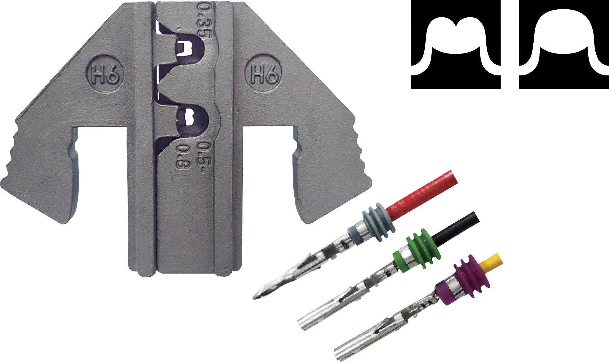 Bild zeigt eine Crimpzange mit drei farbigen Steckern im Vordergrund und einem stilisierten Logo im Hintergrund.