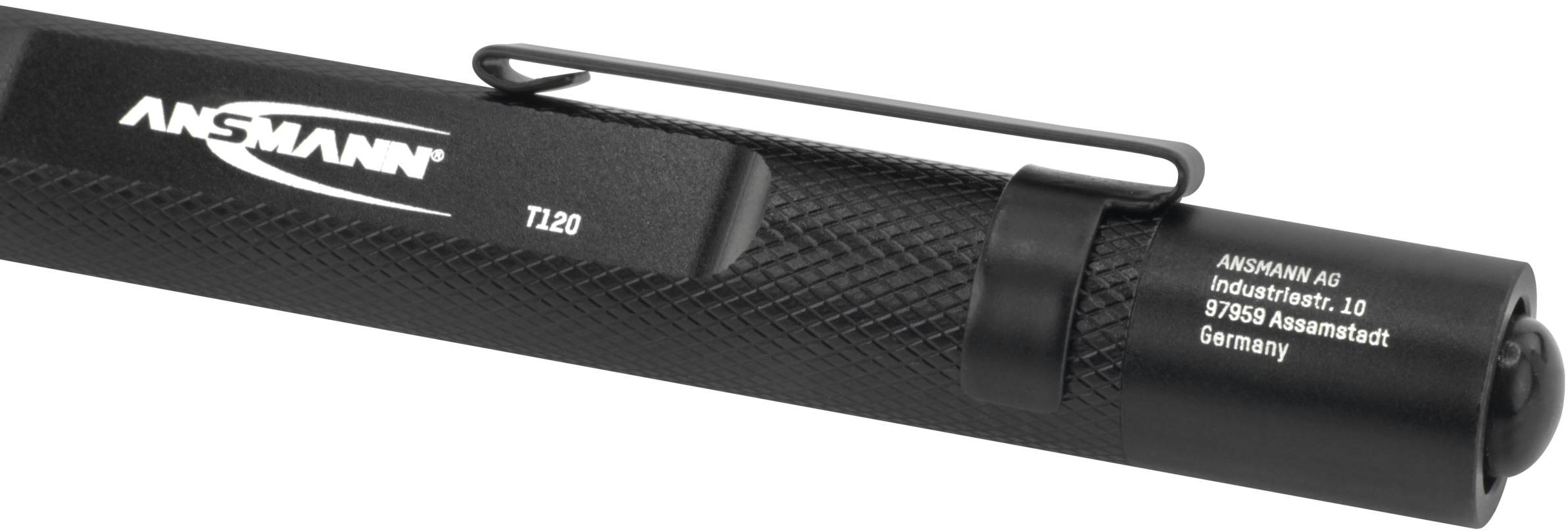 Schwarze Taschenlampe mit Clip, Markenname 'Ansmann' aufgedruckt. Text 'TL20', Unternehmensadresse 'Ansmann AG, Industriestraße 10, 97959 Assamstadt, Germany' sichtbar.