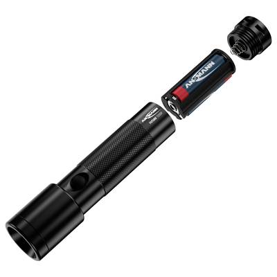 'Taschenlampe mit geöffnetem Batteriefach, zeigt Batterie und Federmechanismus, isoliert auf weißem Hintergrund.'