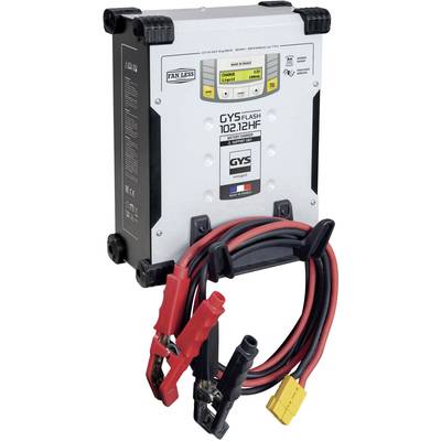 Ladegerät GYSFLASH 102.12 HF mit Display zur Überwachung, begleitet von Ladezangen. Geeignet zur Wartung und Ladung von Batterien.