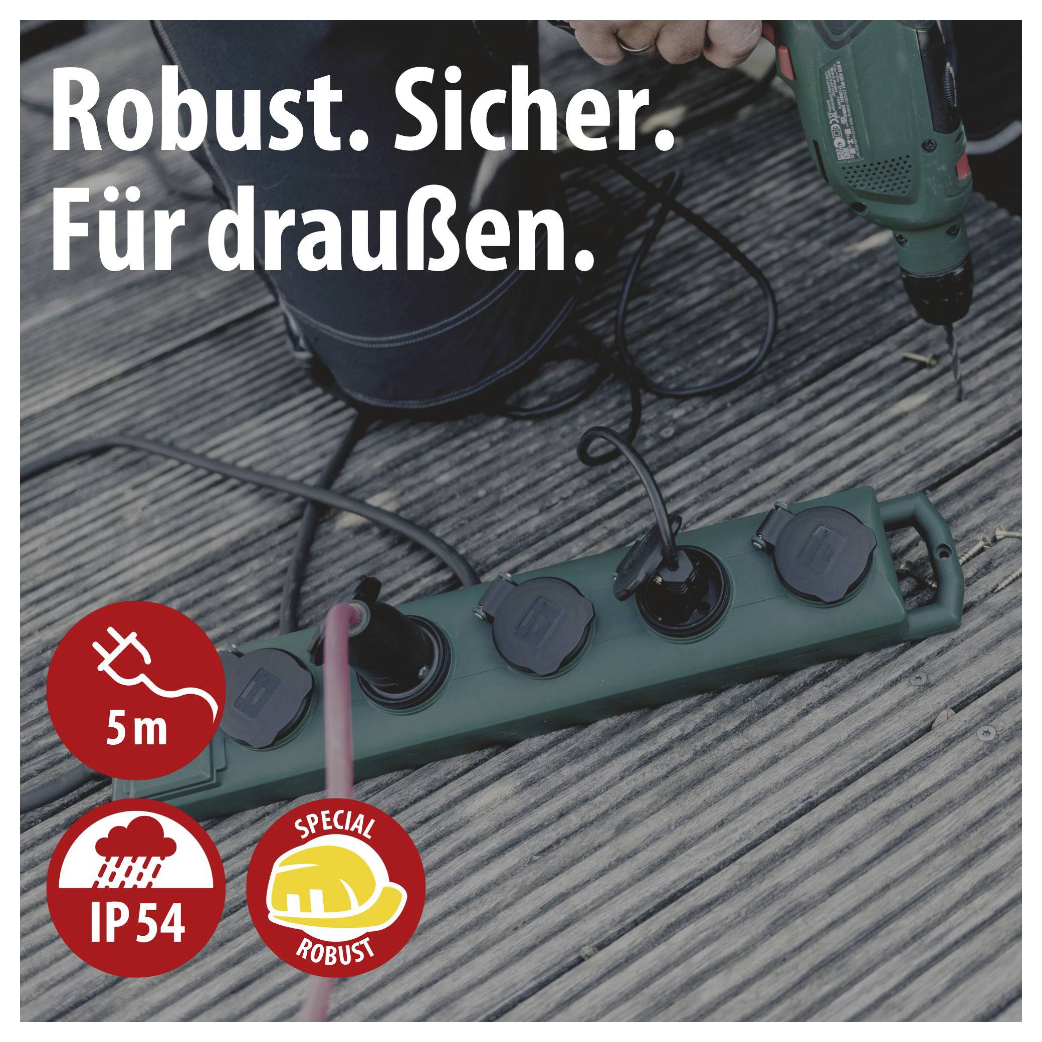 Werbeabbildung einer grünen Außen-Steckdosenleiste mit Bohrmaschine; Text: 'Robust. Sicher. Für draußen.' sowie Hinweise 5 m, IP54, robust.<br>