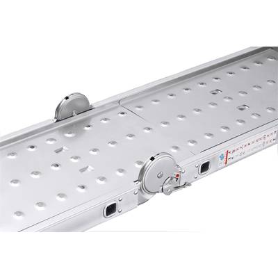Silberne Aluminiumplattform mit runder Rolle, seitlichen Klemmen und Lochmuster. Geeignet für sichere Arbeitshöhe oder Höhenzugang.