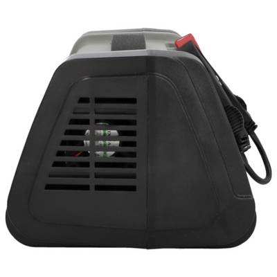Ein schwarzes und graues dreieckiges Gerät mit belüfteter Seitenwand und sichtbarem Innenventilator, versehen mit einem roten Knopf und einem schwarzen Kabel.