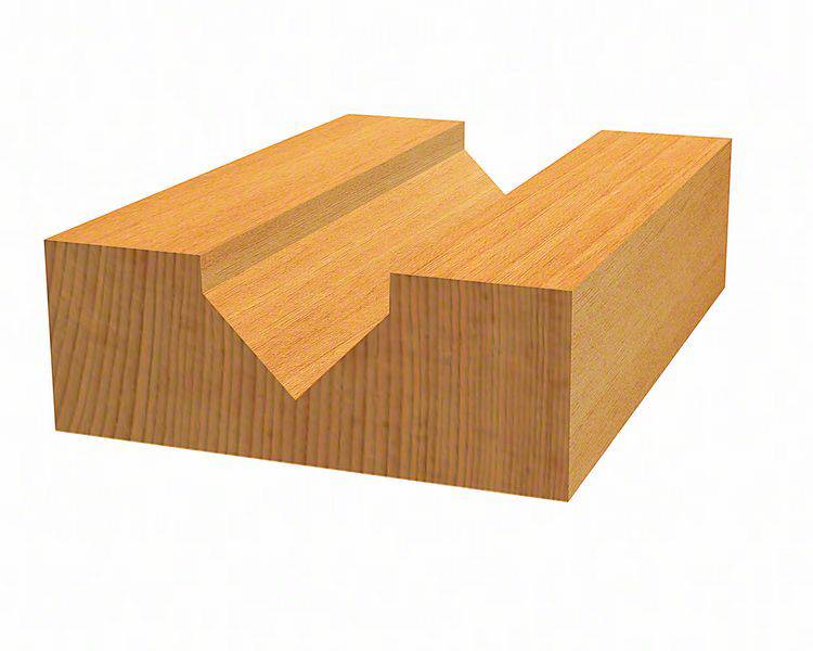Holzblock mit einer V-Nut, die an der Oberfläche eingeschnitten ist, zeigt ein Beispiel für eine spezielle Fräs- oder Schneidtechnik.