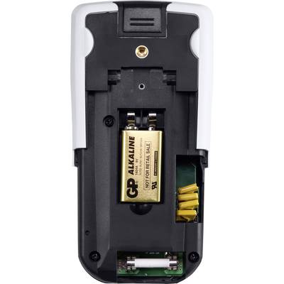 Rückseite eines elektronischen Geräts mit herausnehmbarem Batteriefach, das eine installierte 9-Volt-Alkalibatterie zeigt.