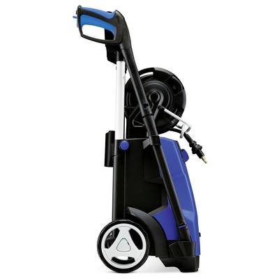 Tragbarer Hochdruckreiniger mit blauer Verkleidung und schwarzem Griff, auf Rollen, seitliche Ansicht.