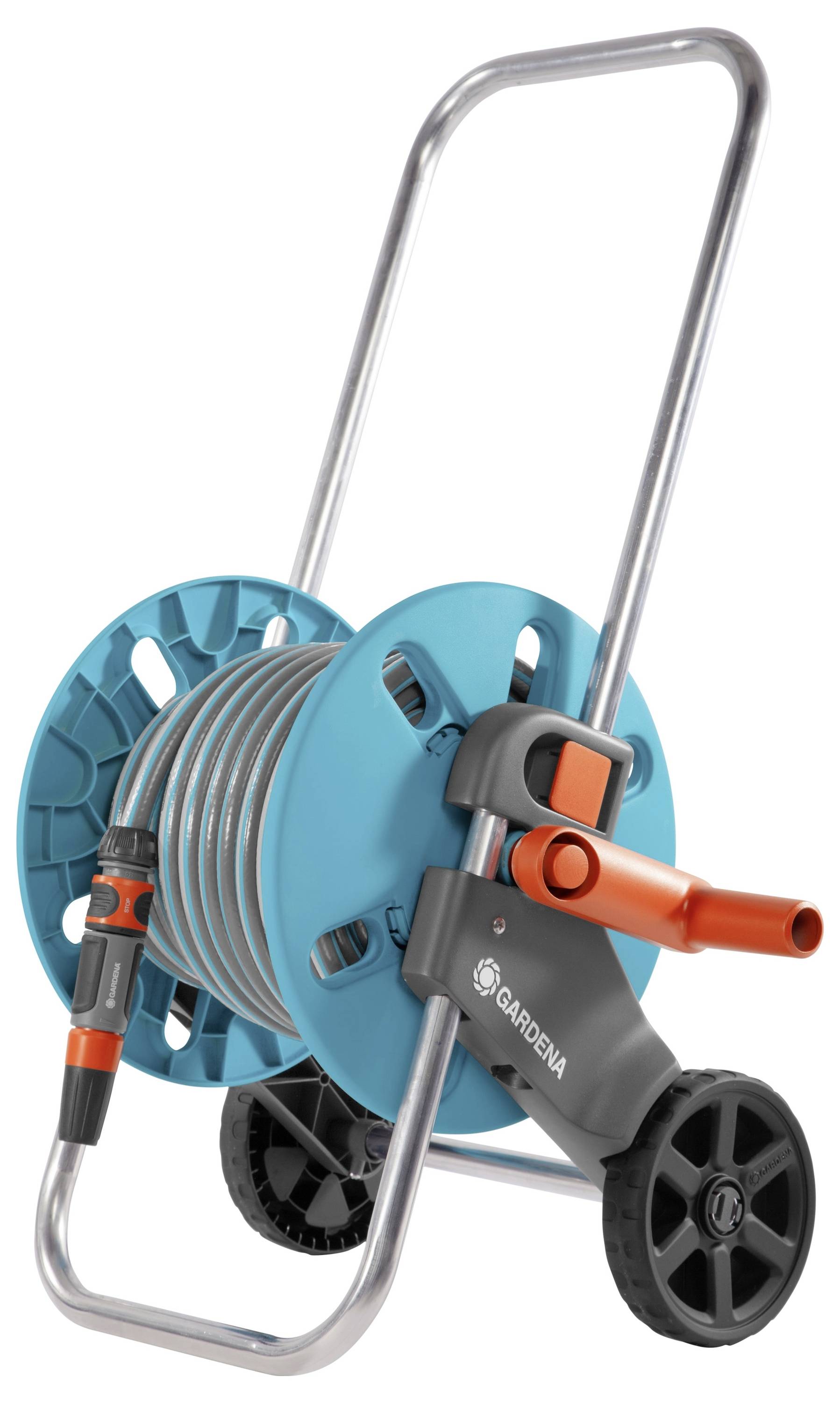 Ein Gartenschlauchwagen mit blauem Schlauch und orangenen Anschlüssen, auf zwei schwarzen Rädern, rollbar für einfache Handhabung.