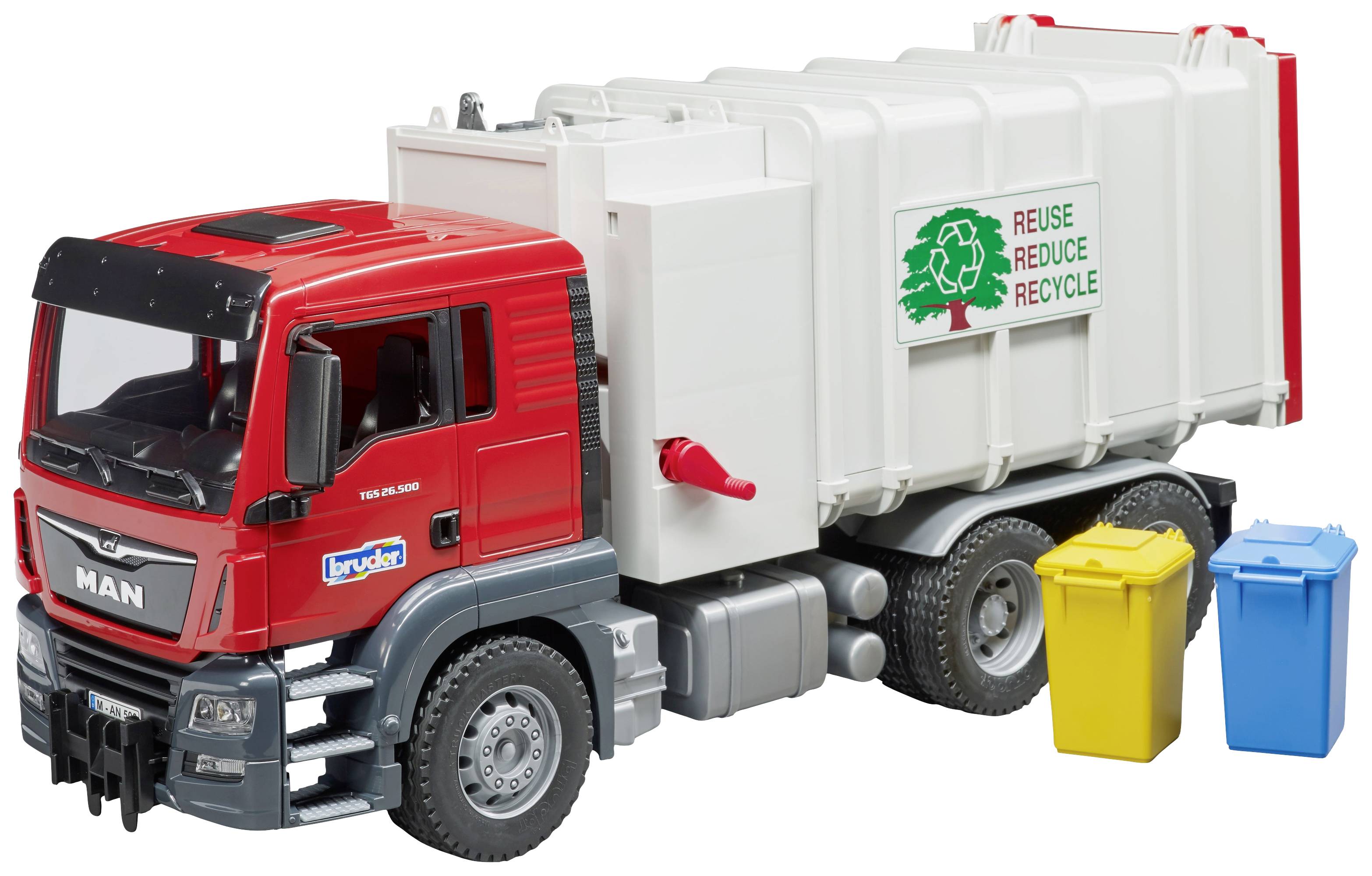 Spielzeug-Müllwagen in Rot und Weiß, mit Aufschrift 'Reuse, Reduce, Recycle'. Zwei Mülleimer daneben in Gelb und Blau.