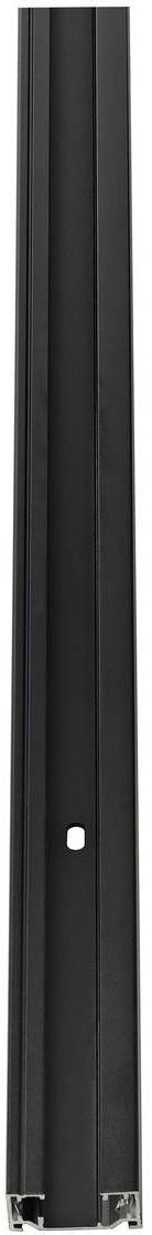 Ein langer, schwarzer Metallstreifen mit einem kleinen runden Loch in der Mitte, vermutlich Teil eines Rahmens oder Regalsystems.