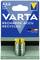 Zwei wiederaufladbare AAA-Batterien von Varta in einer Verpackung mit 800 mAh Kapazität, hergestellt aus recyceltem Material.