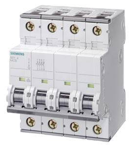 Ein grauer Siemens-Schutzschalter mit vier Schaltpositionen, Hebeln vorne und numerierten Anschlüssen, für elektrische Schalttafeln.