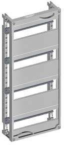 Ein silbernes vertikales Metallgehäuse, vermutlich ein Server-Rack, mit mehreren Regalen zur Aufbewahrung elektronischer Geräte.