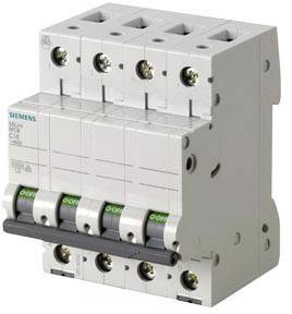 Ein weißer dreipoliger Leistungsschalter mit grünen Ein/Aus-Schaltern, markiert mit 'Siemens'. Wird zur Steuerung elektrischer Stromkreise verwendet.