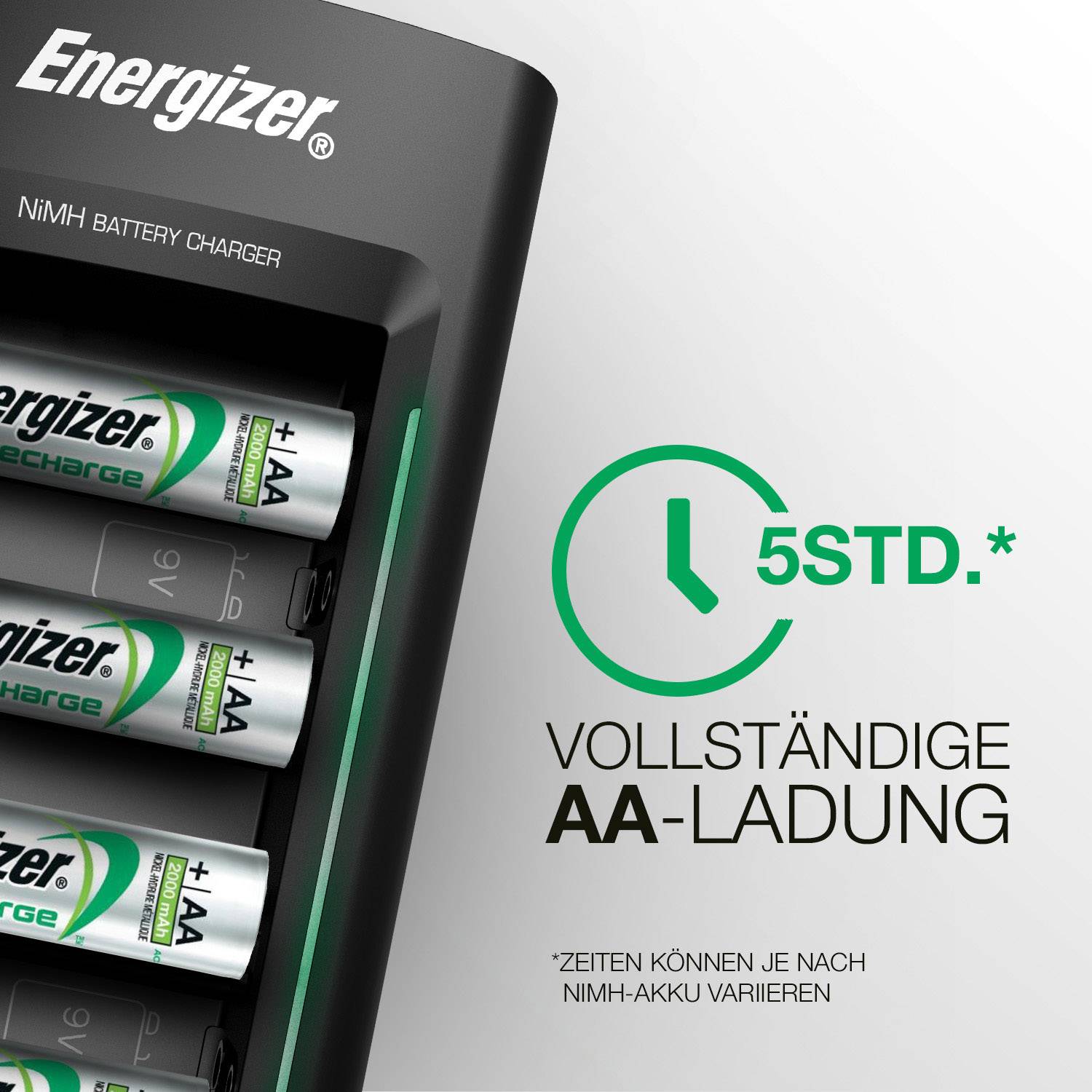 Schwarzes Batterieladegerät von Energizer mit vier eingelegten AA-Akkus. Uhrensymbol daneben zeigt '5STD.' an, mit Text 'Vollständige AA-Ladung'.