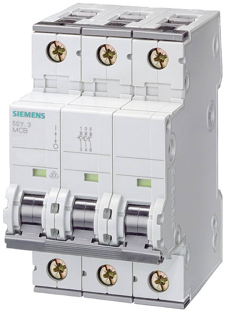 Ein dreipoliger Leistungsschalter von Siemens, Typ 5SY, zur Unterbrechung des Stromkreises, mit grünem Verriegelungshebel und Beschriftung.