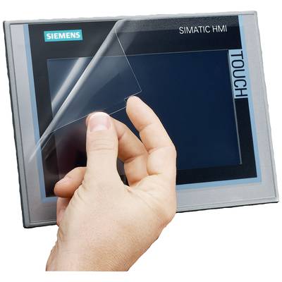 Eine Hand zieht eine Schutzfolie vom Bildschirm eines Siemens Simatic HMI-Touchpanels ab.