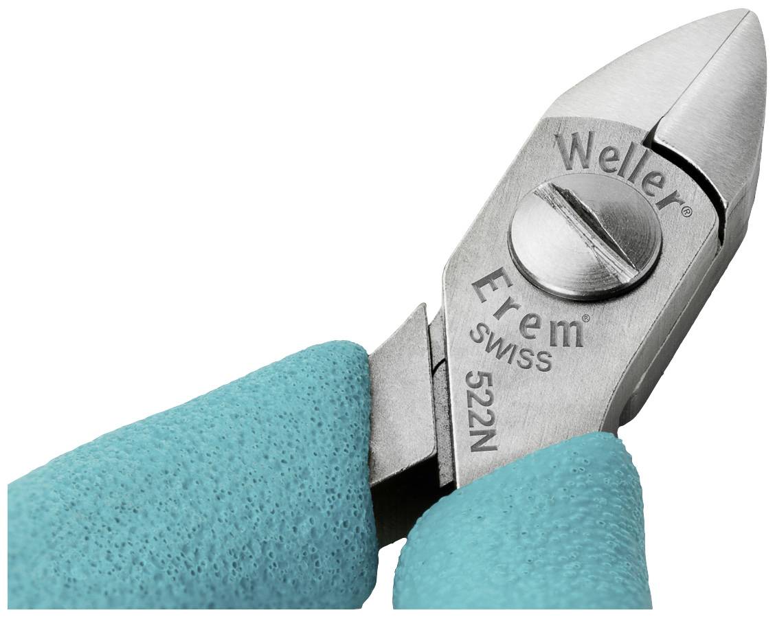 Seitenschneider mit der Aufschrift 'Weller Erem SWISS 522N', gehalten von einer Hand in einem griffigen, türkisfarbenen Handschuh.