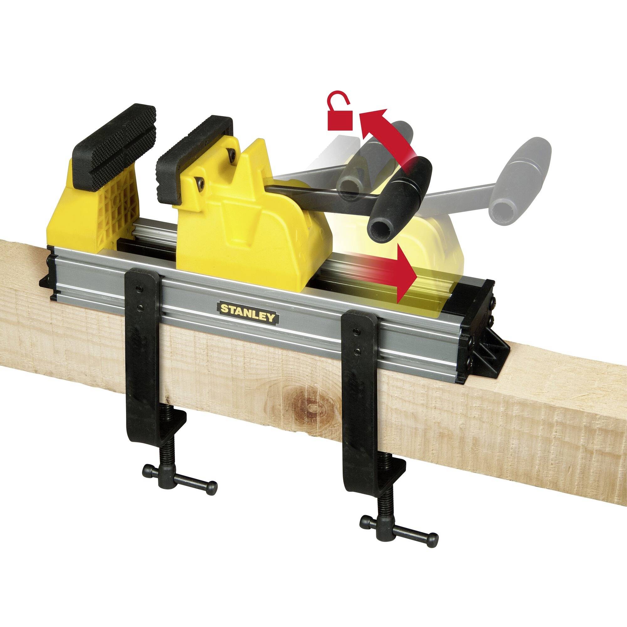 Eine gelbe Klemme mit schwarzem Griff wird an einem Holzbalken befestigt. Die Klemme zeigt eine rot markierte Bewegungsrichtung.
