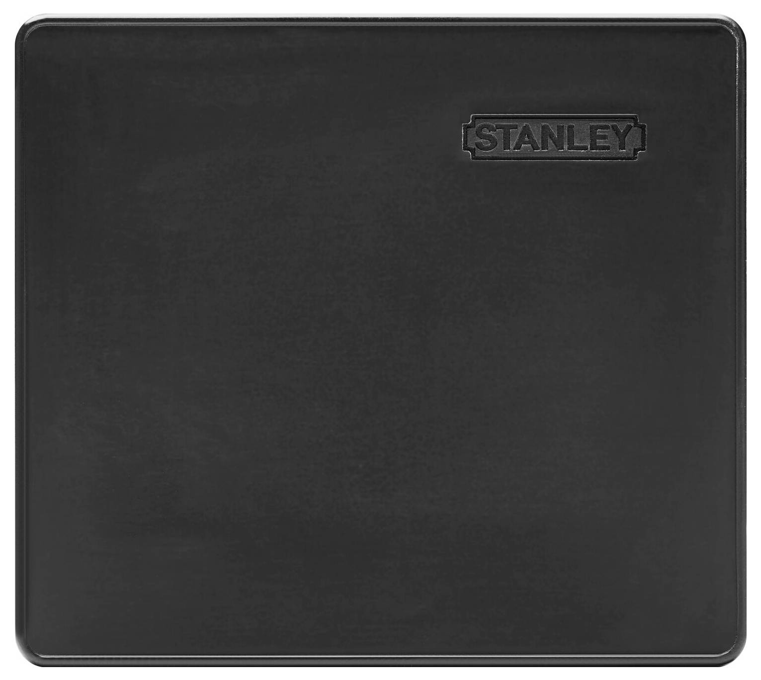Eine schwarze Oberfläche mit einem geprägten "Stanley"-Logo oben rechts.