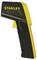 Infrarot-Thermometer mit gelbem und schwarzem Gehäuse. Aufdruck zeigt Messbereich in Richtung einer Oberfläche.