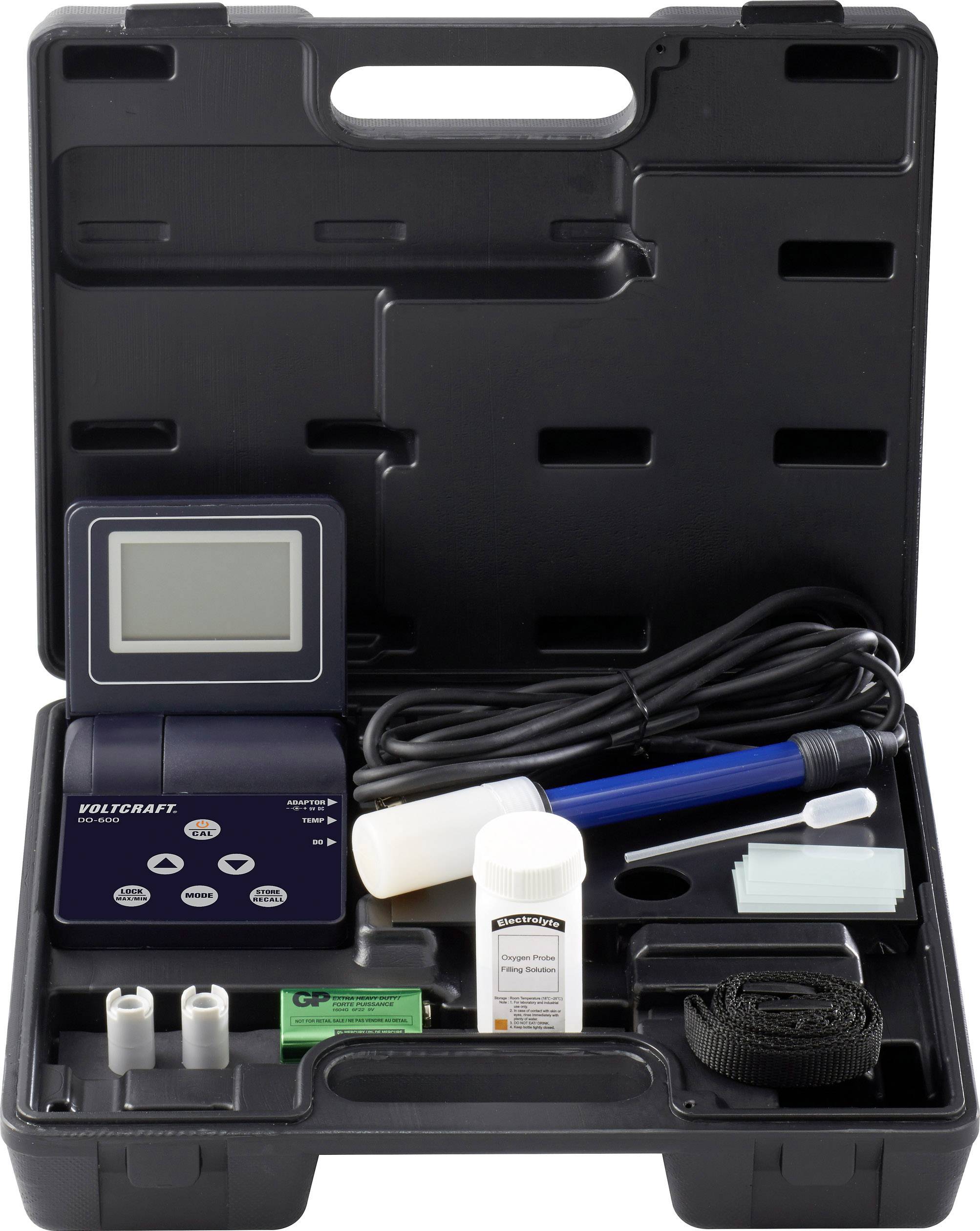 Ein offener schwarzer Koffer mit einem Digital-Tester, Kabeln, Elektroden und Zubehör zur Wasseranalyse.