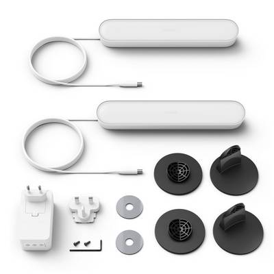 Zwei längliche LED-Leuchten, Netzteil, Kabel, Halterungen und Montagematerial auf weißem Hintergrund. Komponenten für die Installation.
