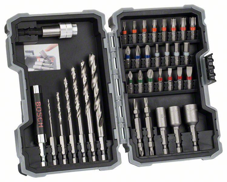 Ein Werkzeugkasten mit verschiedenen Bohrern und Bits, geordnet in Fächern. Enthält Spiralbohrer, Torx- und Kreuzbits, sowie Steckschlüssel.