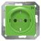 Grüne Steckdose von Siemens mit Erdungslöchern, montiert auf einer Metallplatte.