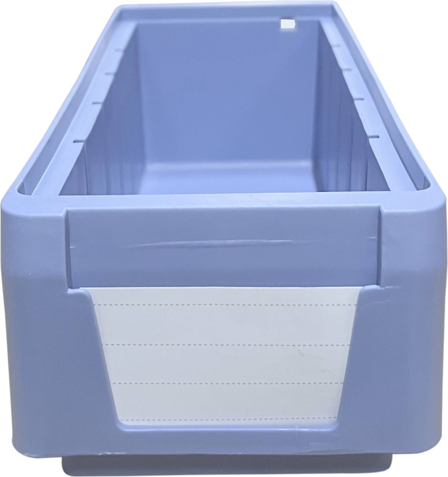 Blaue Plastikbox mit Etikettenhalter vorne.