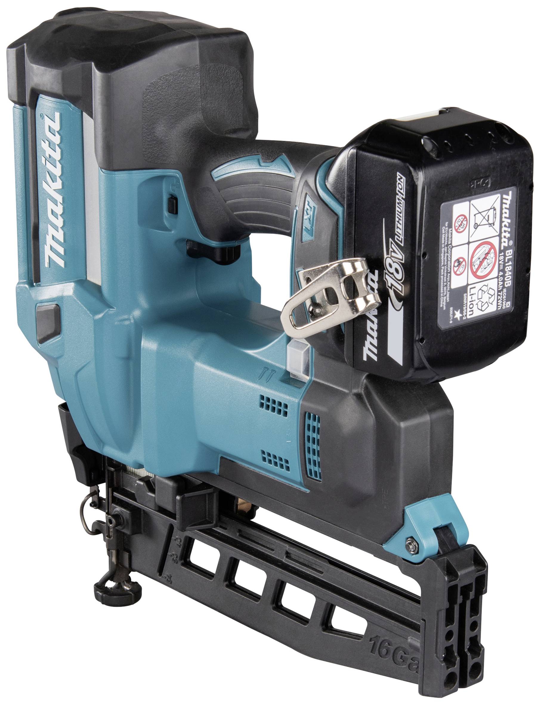 Ein blauer, kabelloser Nagler der Marke Makita, betrieben mit einem 18V-Akku, mit ergonomischem Griff und Magazin für Nägel.