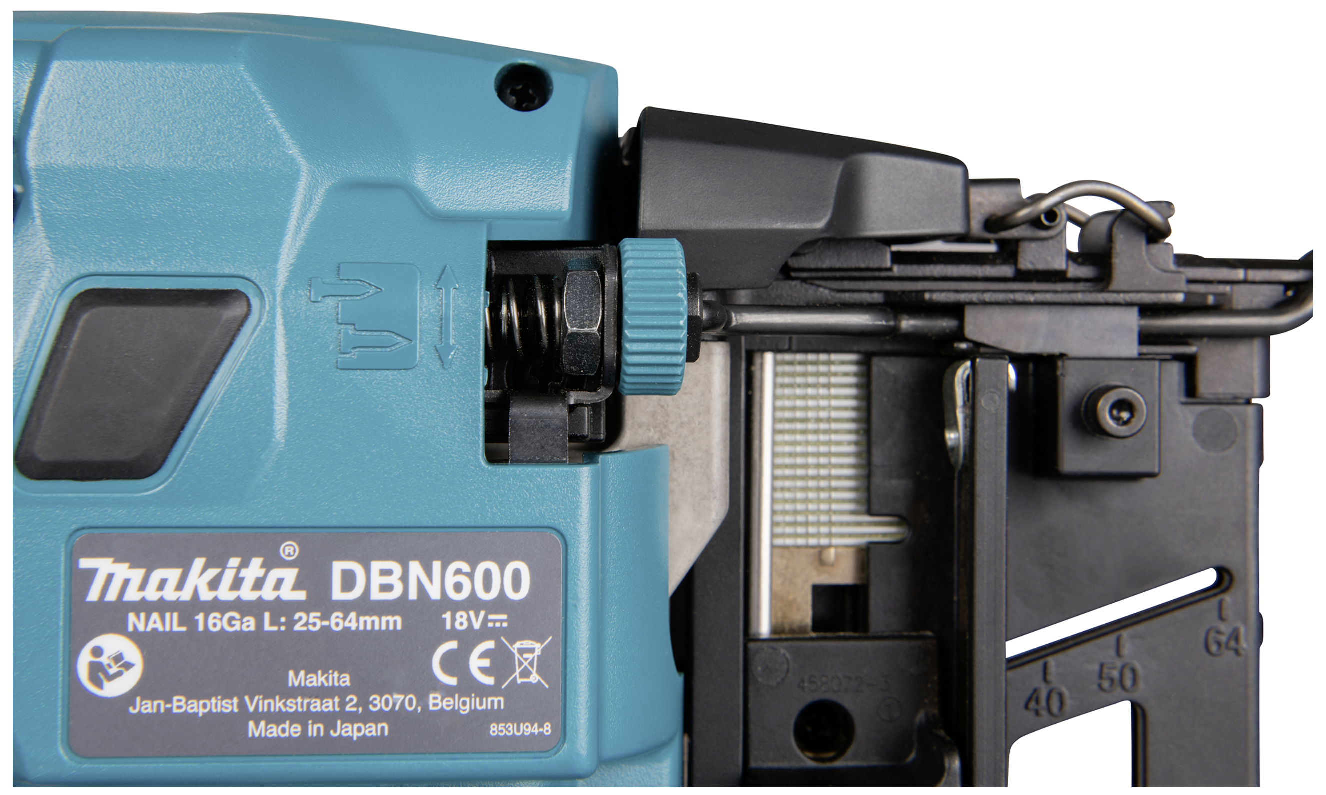 Nahaufnahme eines Makita Naglers, Modell DBN600, mit technischen Details zur Nagelgröße (16Ga L: 25-64 mm) und Spannung (18V) auf dem Gerät.