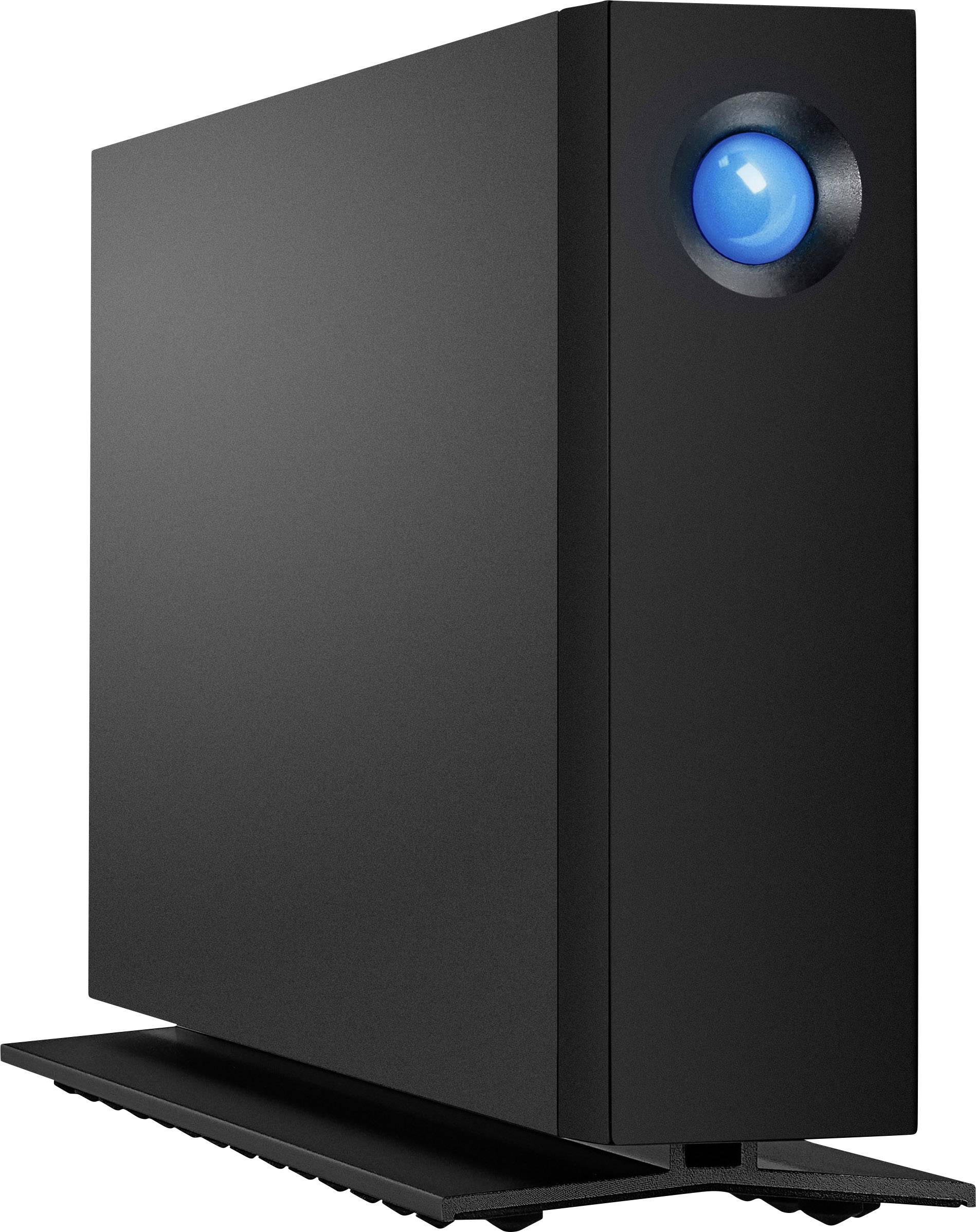 Schwarze externe Festplatte mit blau leuchtendem Knopf vorne, stehend auf einem flachen Sockel.
