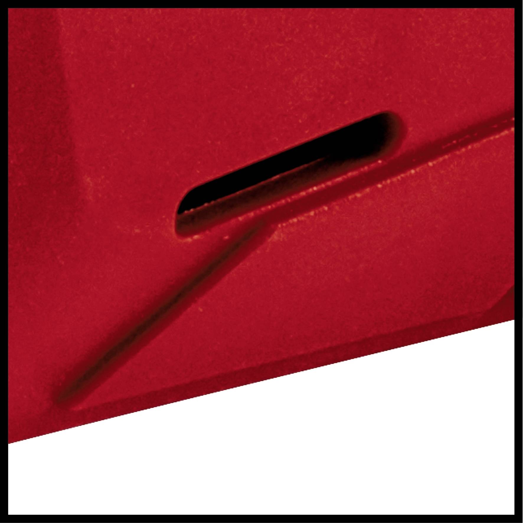 Ein roter Briefkasten mit einem Schlitz zum Einwerfen von Post.