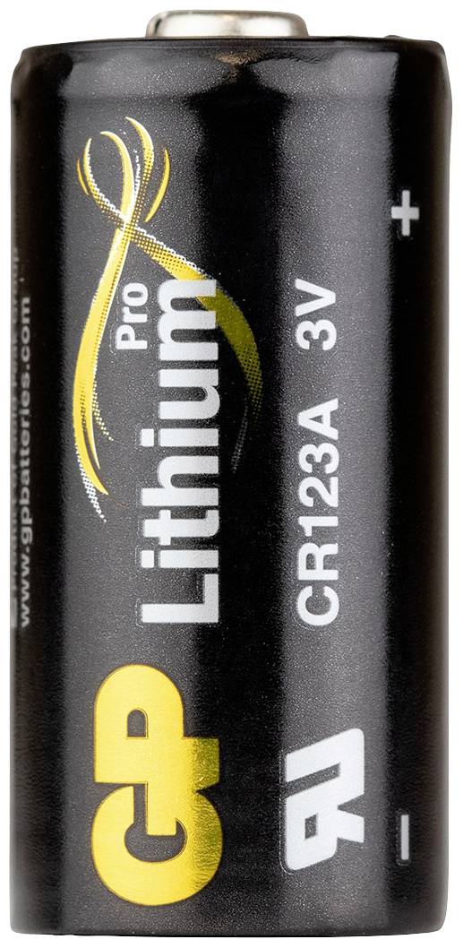 Eine schwarze Lithiumbatterie GP Pro CR123A, 3V, mit goldener Aufschrift und plus-minus Markierungen oben und unten.