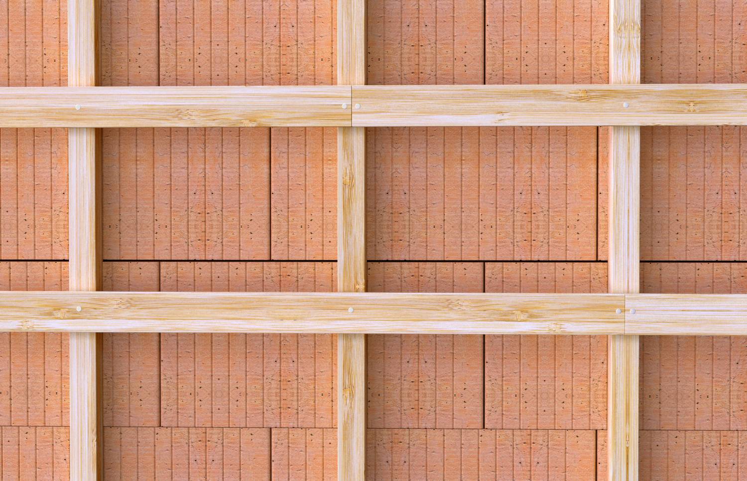 Nahaufnahme eines Holzgitterrahmens mit gleichmäßig verteilten horizontalen und vertikalen Latten vor einem holzvertäfelten Hintergrund.