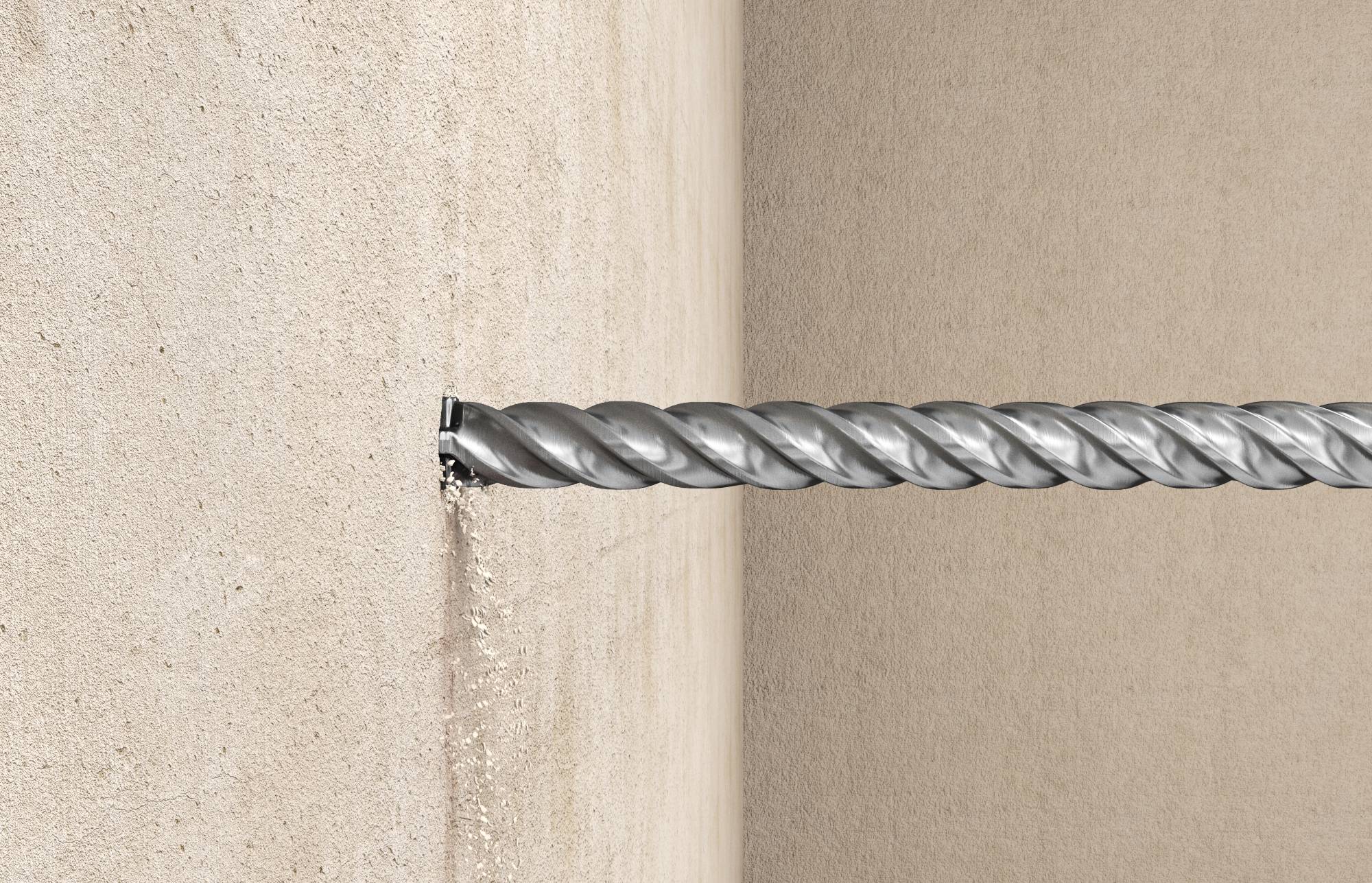 Eine Metallschraube verläuft durch ein Loch in einer Betonwand und ragt horizontal in den leeren Raum hinein.