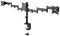 Ein schwarzer, dreifacher Monitorhalterung mit Klammer zur Tischbefestigung. Geeignet für die Anbringung von drei Monitoren nebeneinander.