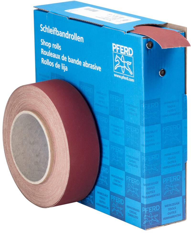 Eine Rolle Schleifpapier, teilweise aus einem blauen Karton mit der Aufschrift 'Schleifbandrollen' gezogen.