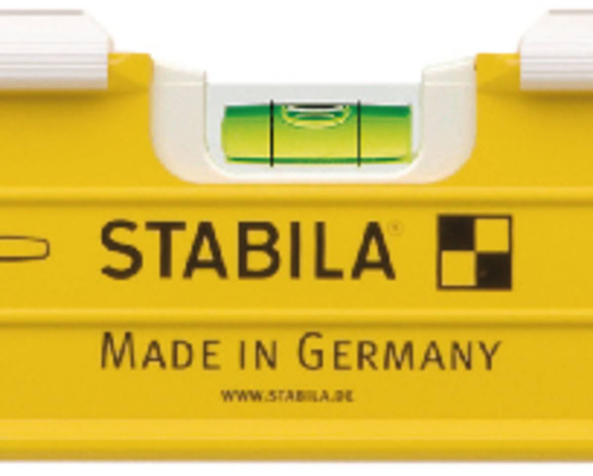 Wasserwaage mit gelbem Gehäuse, zentrale Libelle für Nivellierung und der Schriftzug 'STABILA Made in Germany' auf der Vorderseite.