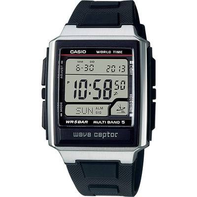 Casio Digitaluhr mit schwarzem Armband, zeigt Uhrzeit 10:58 und Datum 'Son 6. Okt 2013' an. Funktionen: Weltzeit, Alarm.