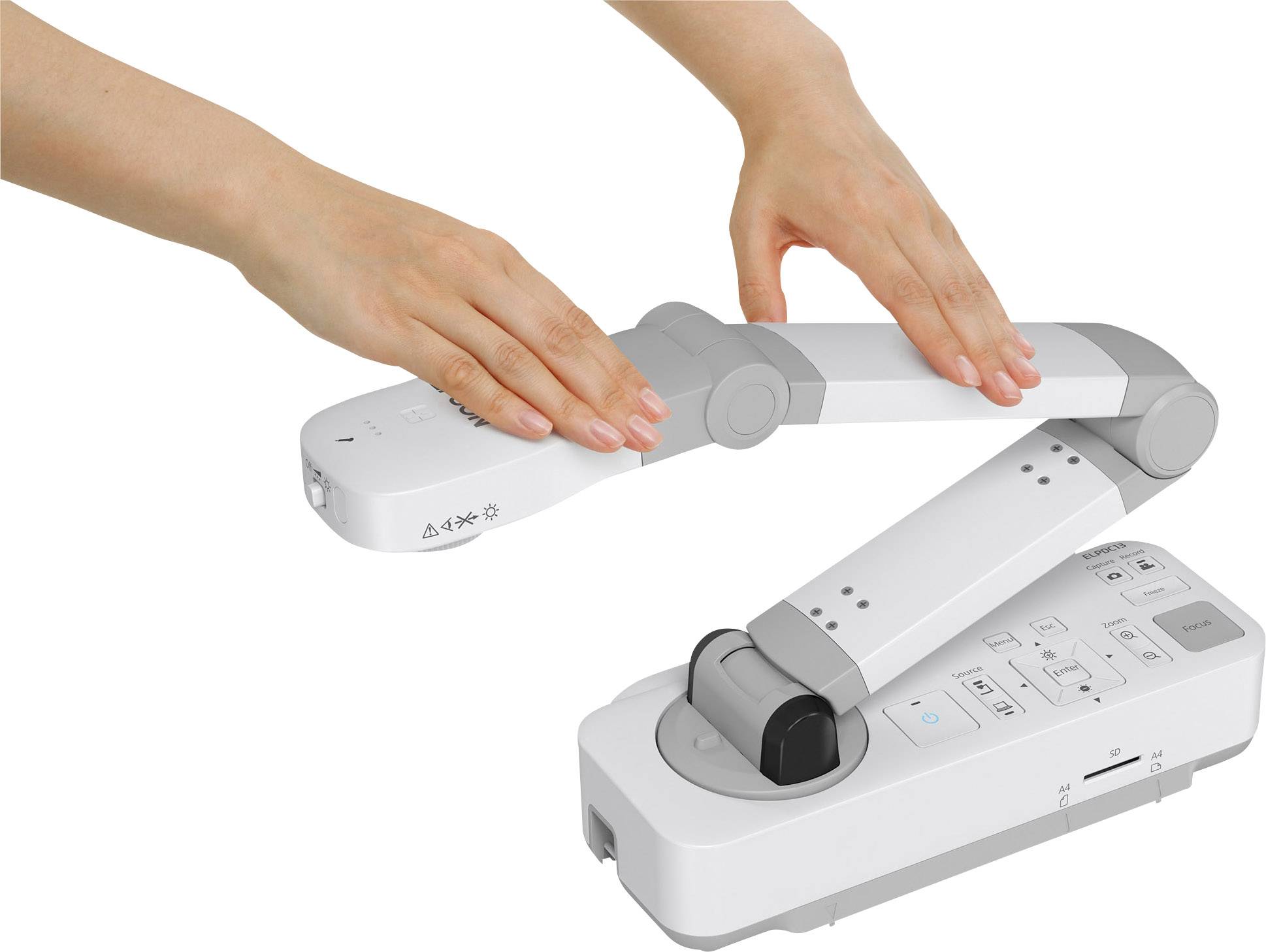 Zwei Hände justieren die Arme eines weißen, klappbaren elektronischen Geräts mit Knöpfen, das wahrscheinlich für Präsentationen genutzt wird.