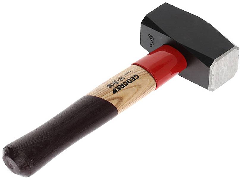 Ein Hammer mit Holzgriff und schwarzem Metallkopf liegt auf weißem Hintergrund. Der Griff zeigt Markierungen und Logos des Herstellers.