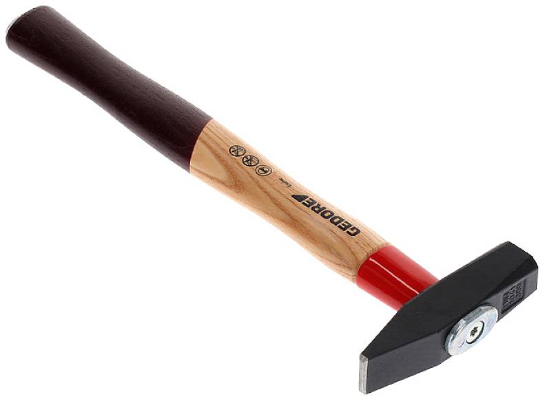 Hammer aus Holz und Metall mit rotem Griff und schwarzem Kopf, auf dem 'GEDORE' steht.