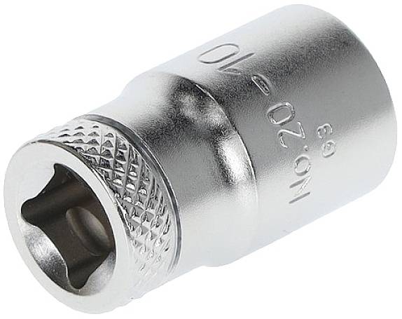Metallische Stecknuss für Schraubenschlüssel, zylindrisch und verchromt, mit Rändelung für besseren Halt.
