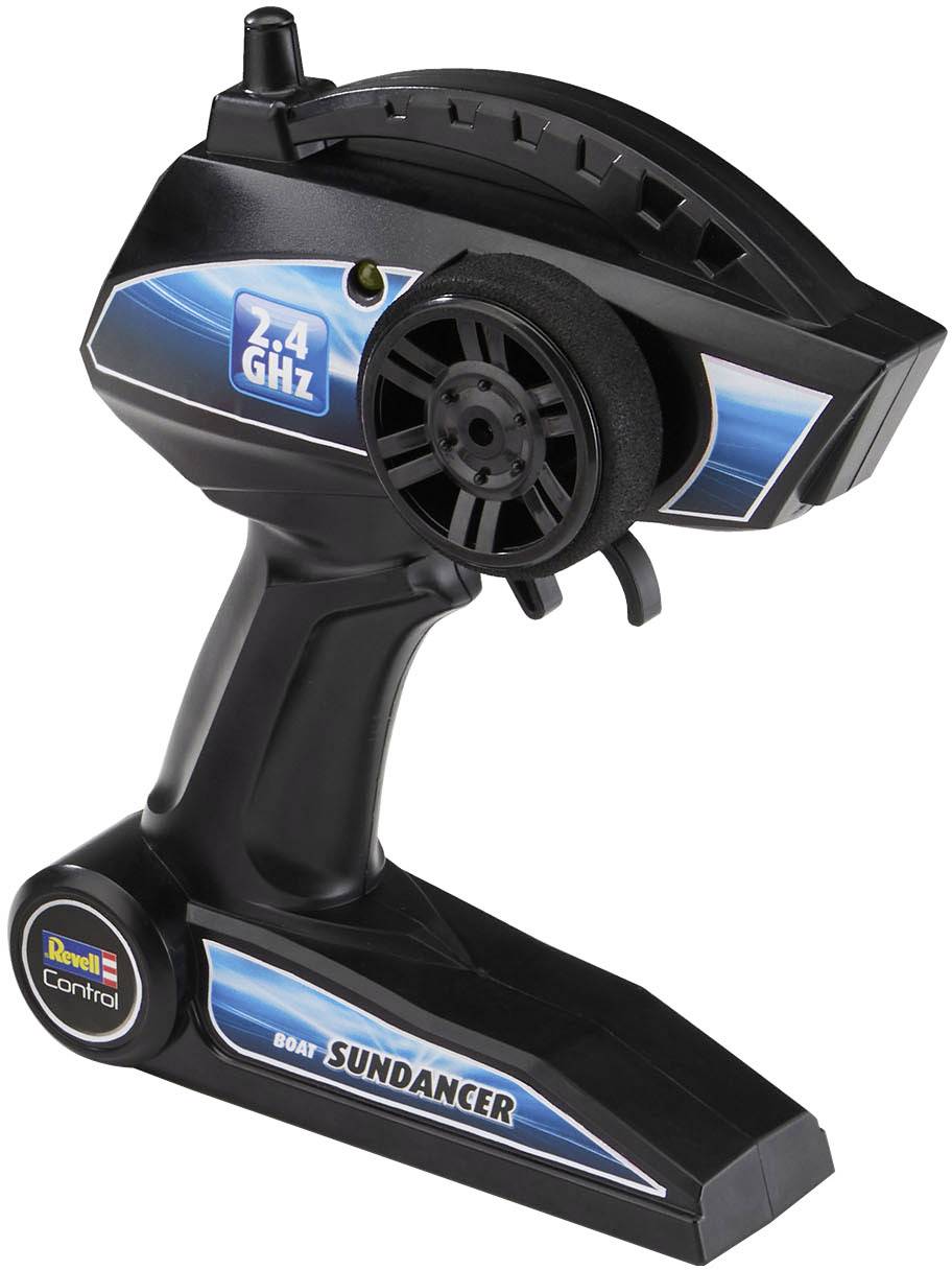 Fernsteuerung mit schwarzem Griff, blau-schwarzem Gehäuse und "2.4 GHz" Aufkleber, möglicherweise für ein RC-Boot verwendet.