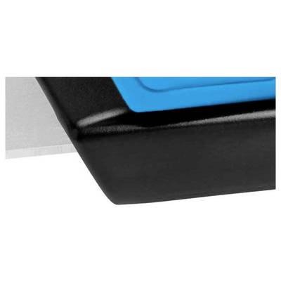 Eine Nahaufnahme einer Ecke eines schwarz-blauen Kunststoffobjekts, das an einem silbernen Metallstück befestigt ist.