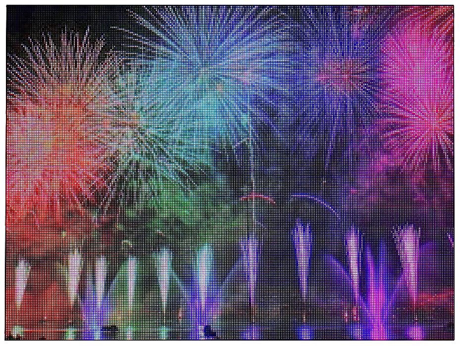 Ein leuchtendes Feuerwerk am Nachthimmel in verschiedenen Farben, darunter Rot, Blau und Grün, über einer Wasserfontäne.