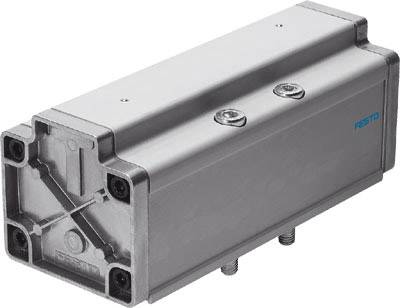 Ein rechteckiger pneumatischer Zylinder von Festo, silbern mit Schrauben auf der Oberseite, geeignet für industrielle Anwendungen.