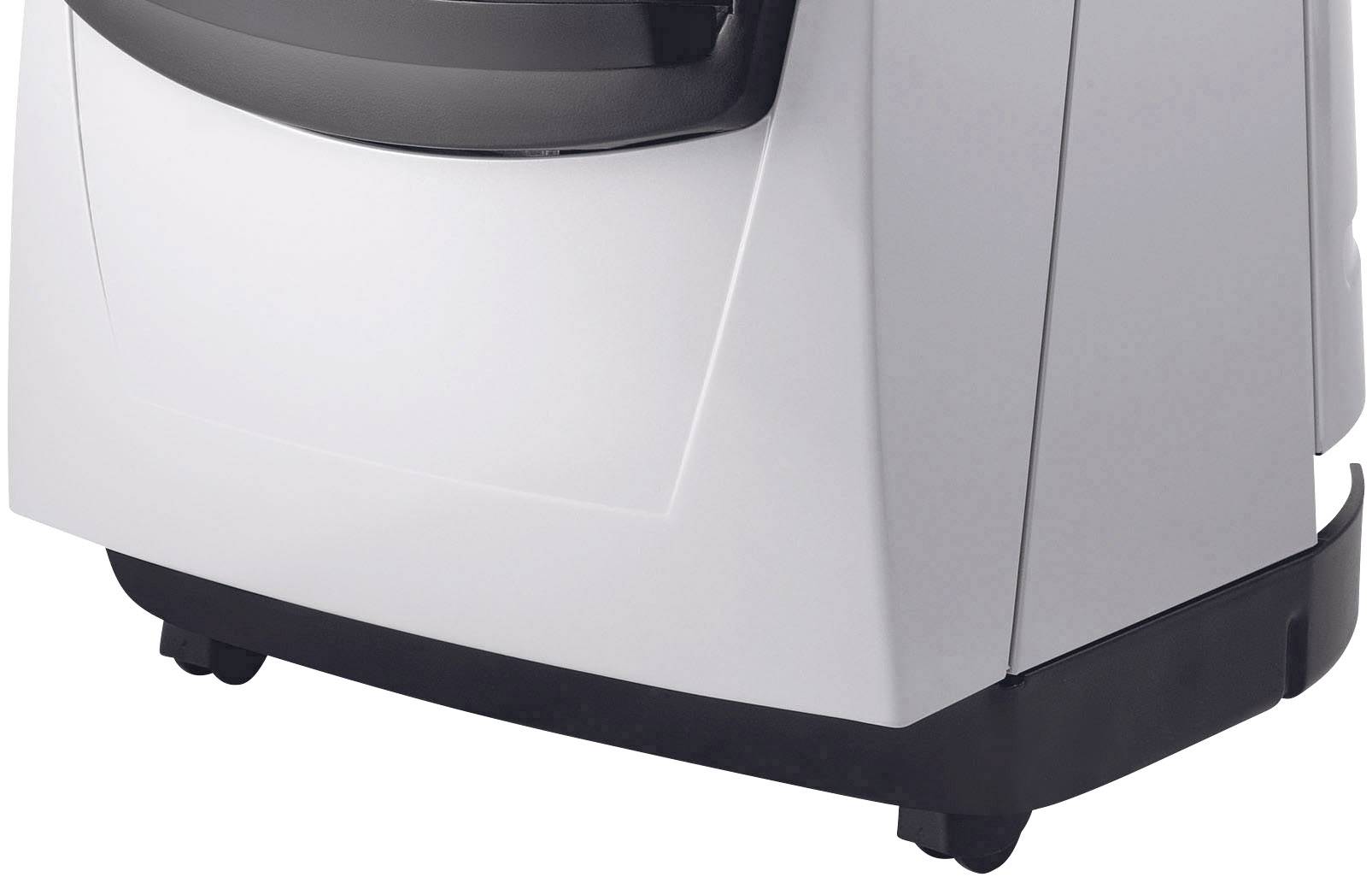 Ein weißer Bürodrucker auf Rollen, Nahaufnahme des Unterteils und der Rollen sichtbar, ohne weitere erkennbare Details.